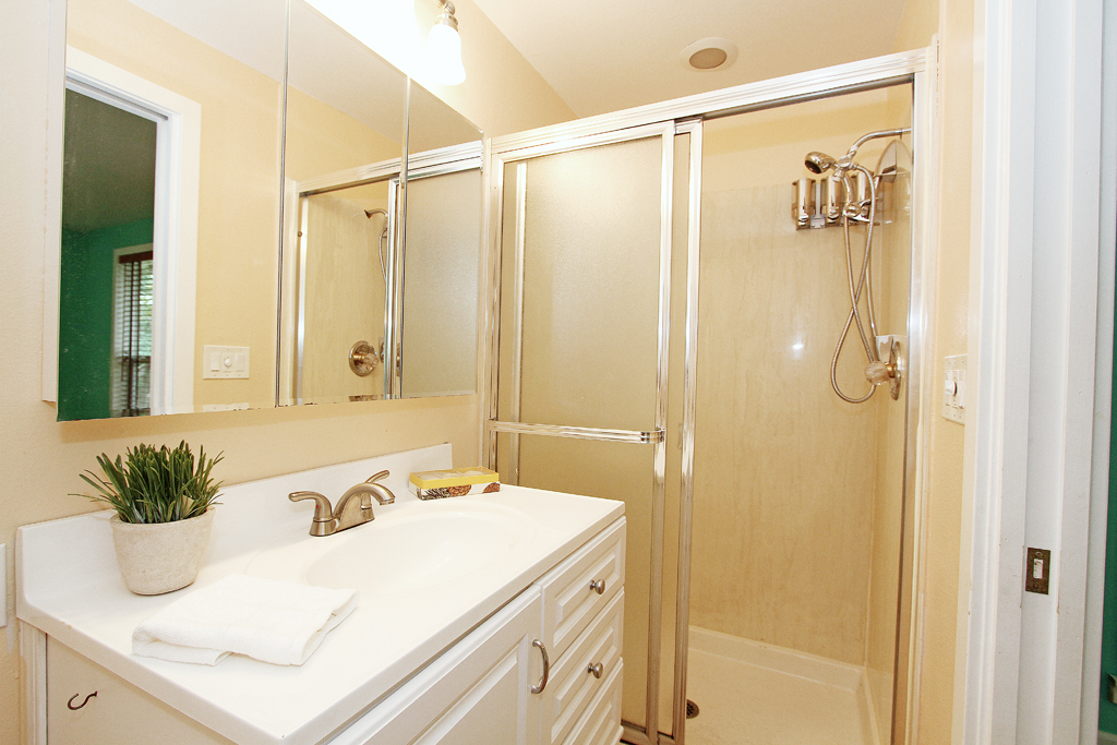 Master Bath MLS.jpg