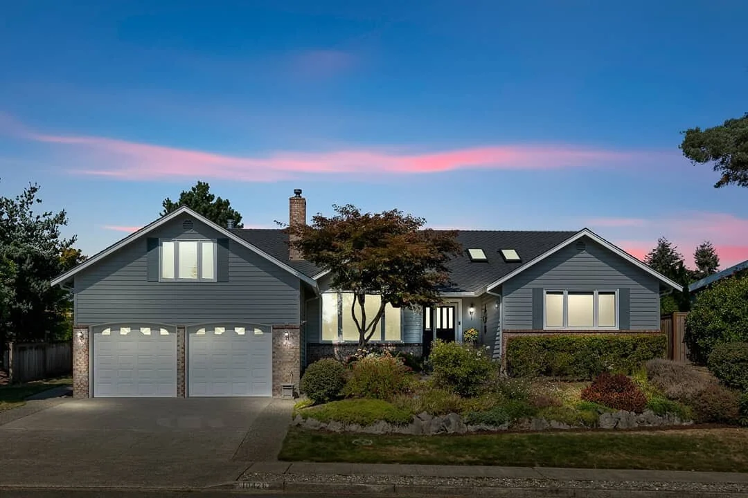 JUST LISTED!! Perfectly located between downtown Bothell &amp; Canyon Park, this custom built home exudes quality. One level living plus a bonus room above garage. Fully fenced backyard offers a ton of privacy. Situated in an idyllic neighborhood jus