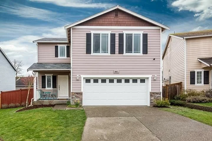 JUST LISTED!  Better than new Rainier Vista resale situated in quiet cul-de-sac. Light &amp; bright open floor plan with king sized Master Suite, plank flooring, bonus loft, &amp; huge pantry/mud room. Min to Highway 18 &amp; 167 and walking distance