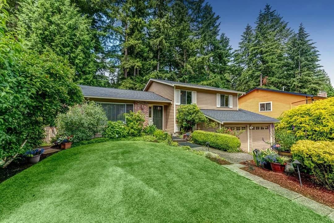 JUST LISTED! Your own private oasis awaits. One step into this home and you will know it is special. From the beautiful floors to the remodeled kitchen and brand new roof, it shines! The perfect cul-de-sac location, backing to Spiritwood Park. Great 