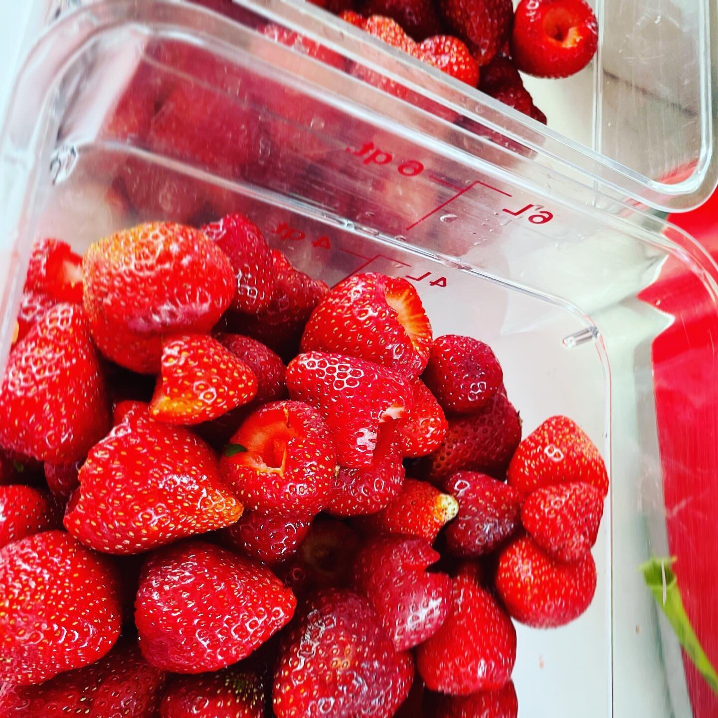 Have a Berry Good Day! 🍓 ❤️ #outrageous #sweet #strawberries #heightoftheseason #sealevelfarm @dansmarket #yum #alamedafruitco #organic #jam #madeinalameda #loveourisland #kitchenprep #eastbayeats #edibleart