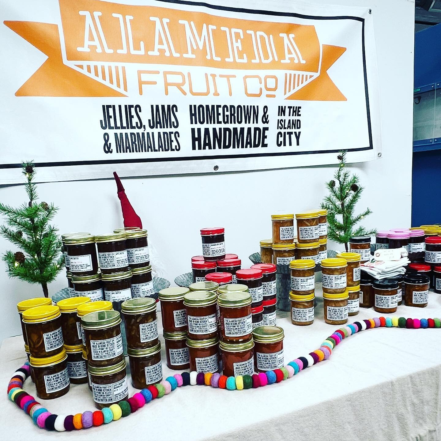 @phoenixalameda &lsquo;til 4pm! So many great vendors! Come@get some holiday gift shopping gift 🎁 ✅