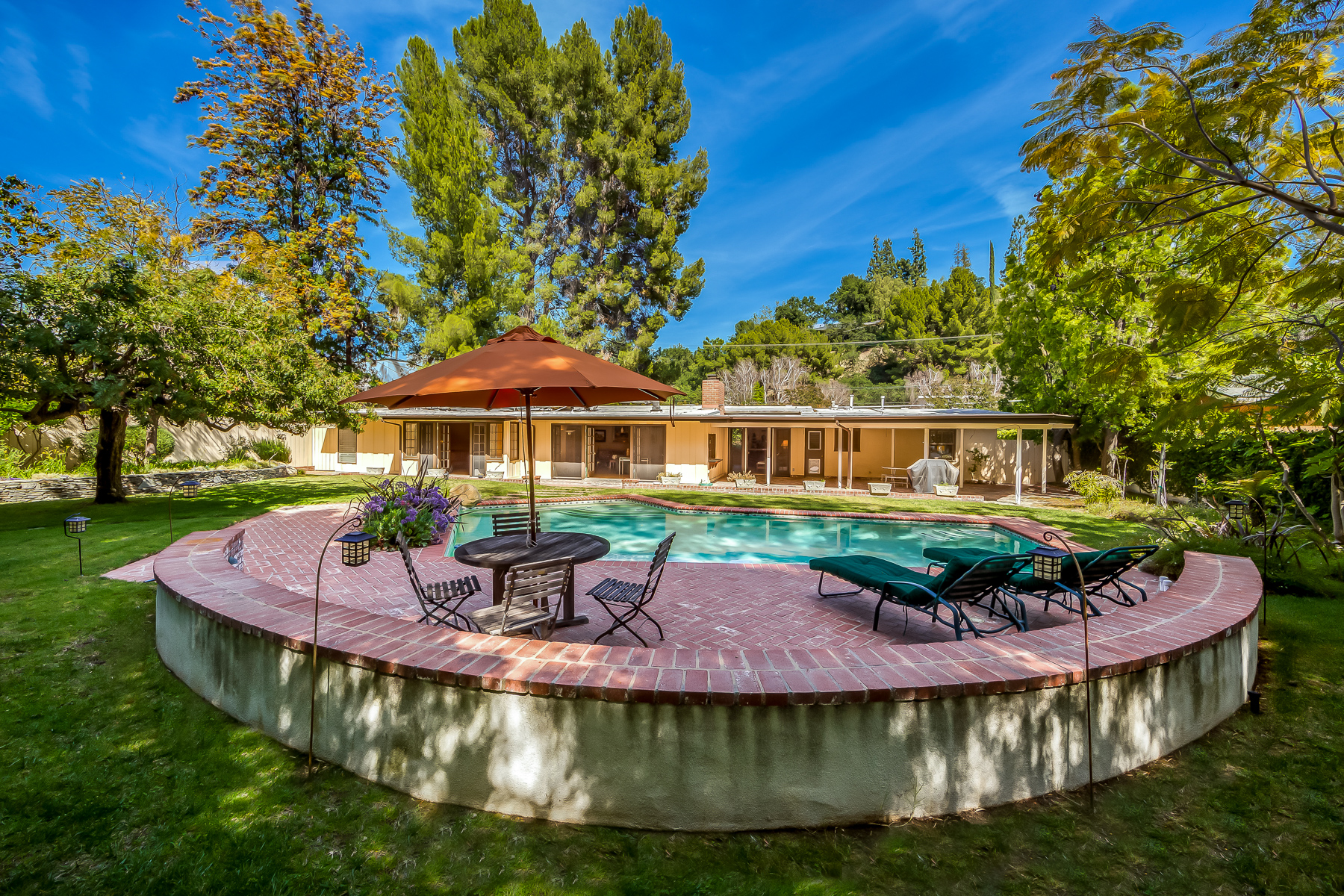 4101 HAYVENHURST AVE., ENCINO, $1,389,000 - SOLD!