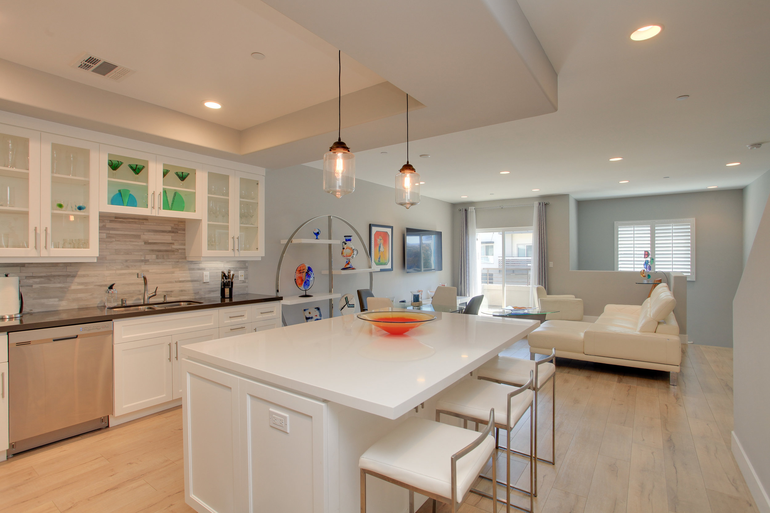 15237 WEDDINGTON ST #2, SHERMAN OAKS, $780,000 - SOLD!