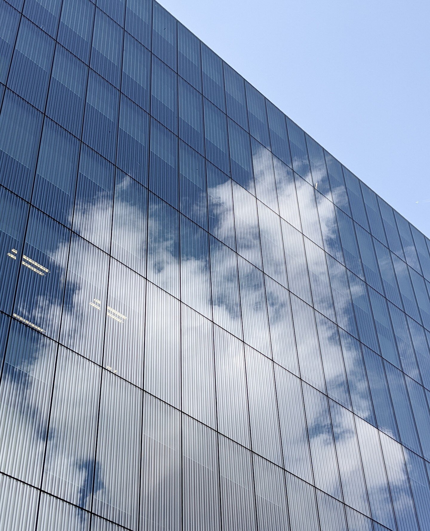 Happy Friday 🙏🏾 🙌🏾⁠
⁠
Reflection at BCN10 Amazon building in Spain caught my eye. Captured with my @GooglePixel⁠
⁠
#teampixel #mobilephotography #architecture #lookup #giftfromgoogle #reflectionphotography #reflectionphoto #reflectionshot #instar