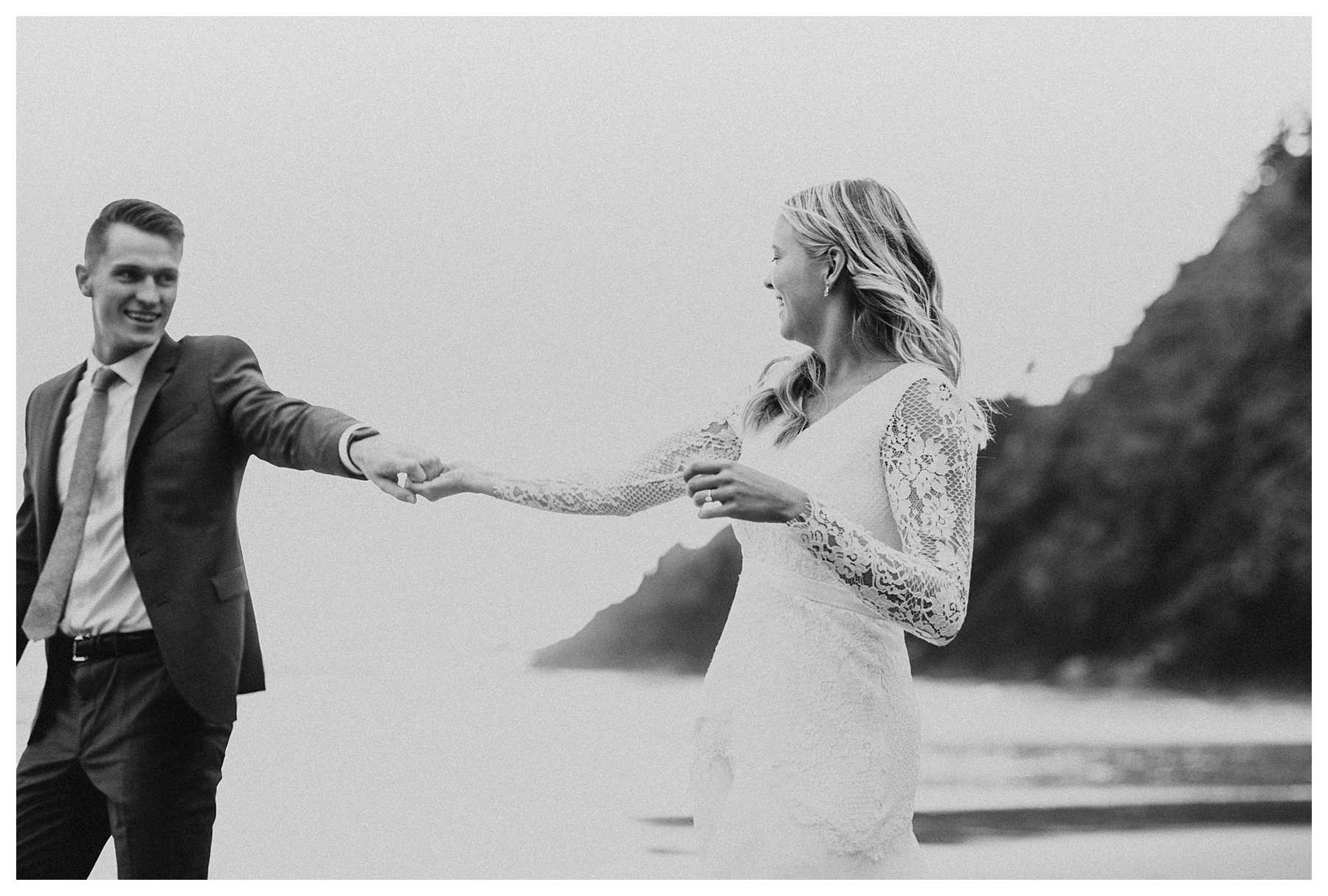 An elopement at Indian Beach on the Oregon Coast