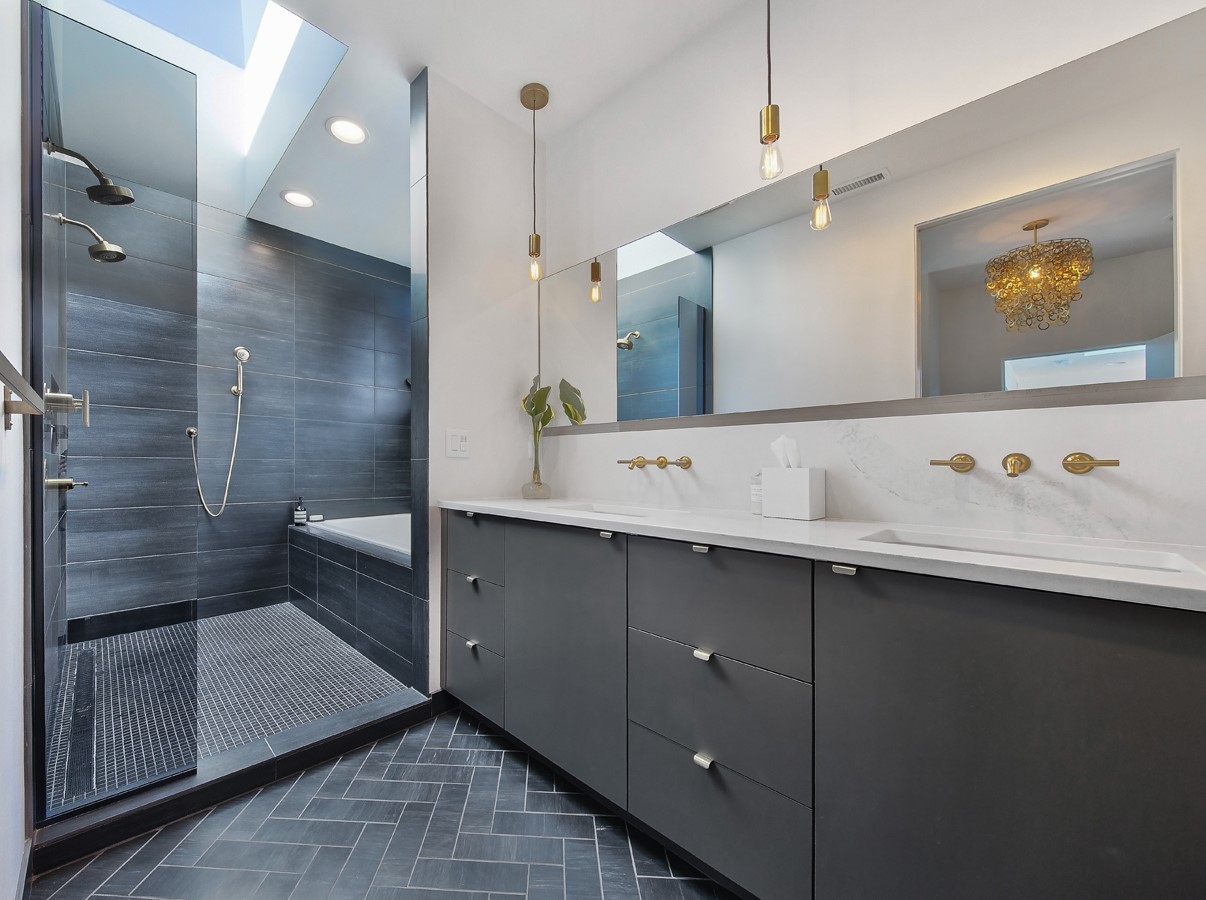 The Minimalist painted slab door in Slate, in the Infil-L project by m.o.daby design. 
