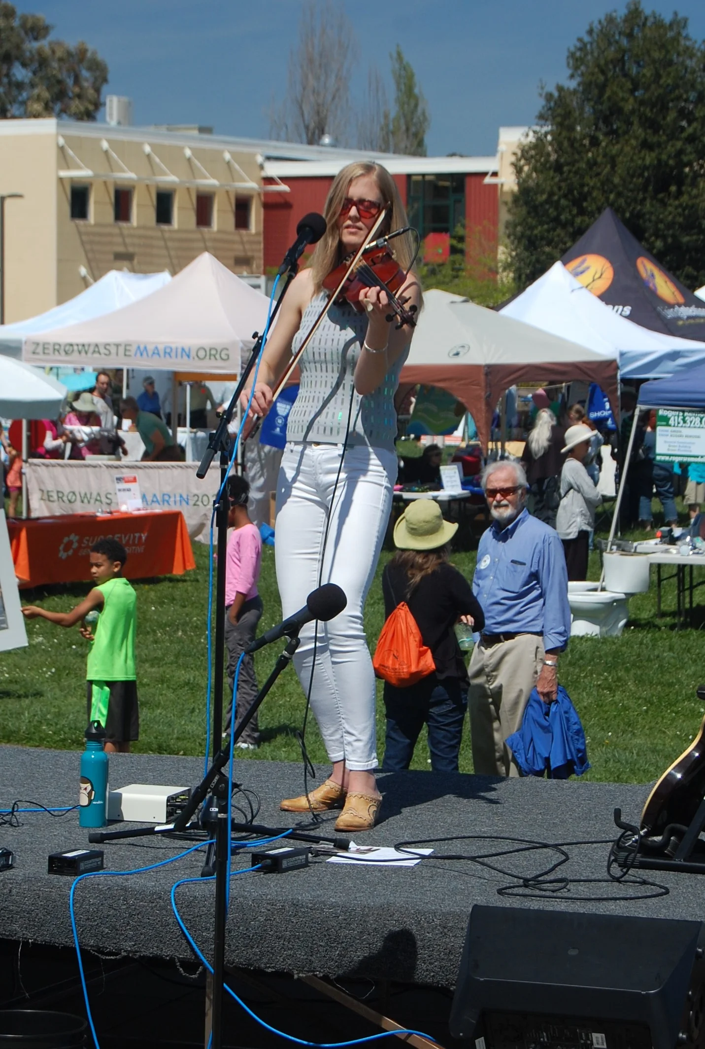 An amazing fiddle player who performed a few numbers