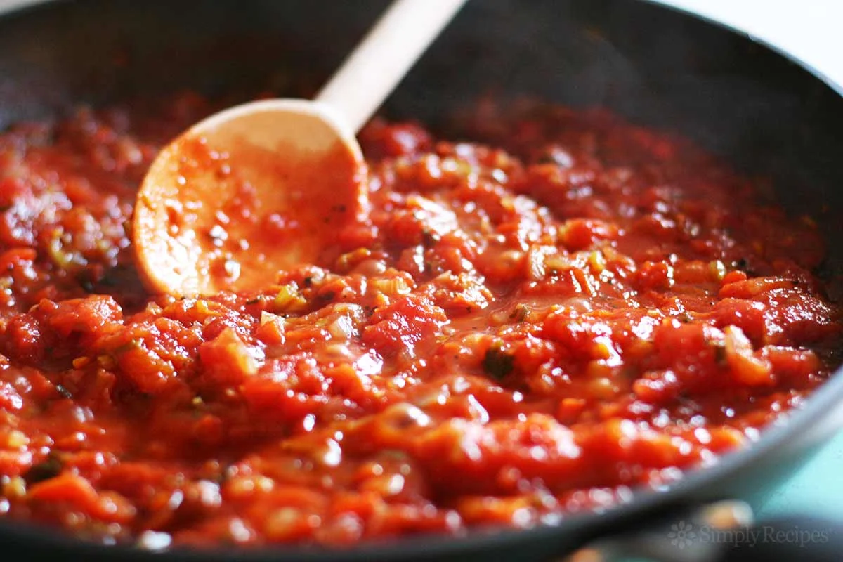 basic-tomato-sauce-horiz-a-1200.jpg