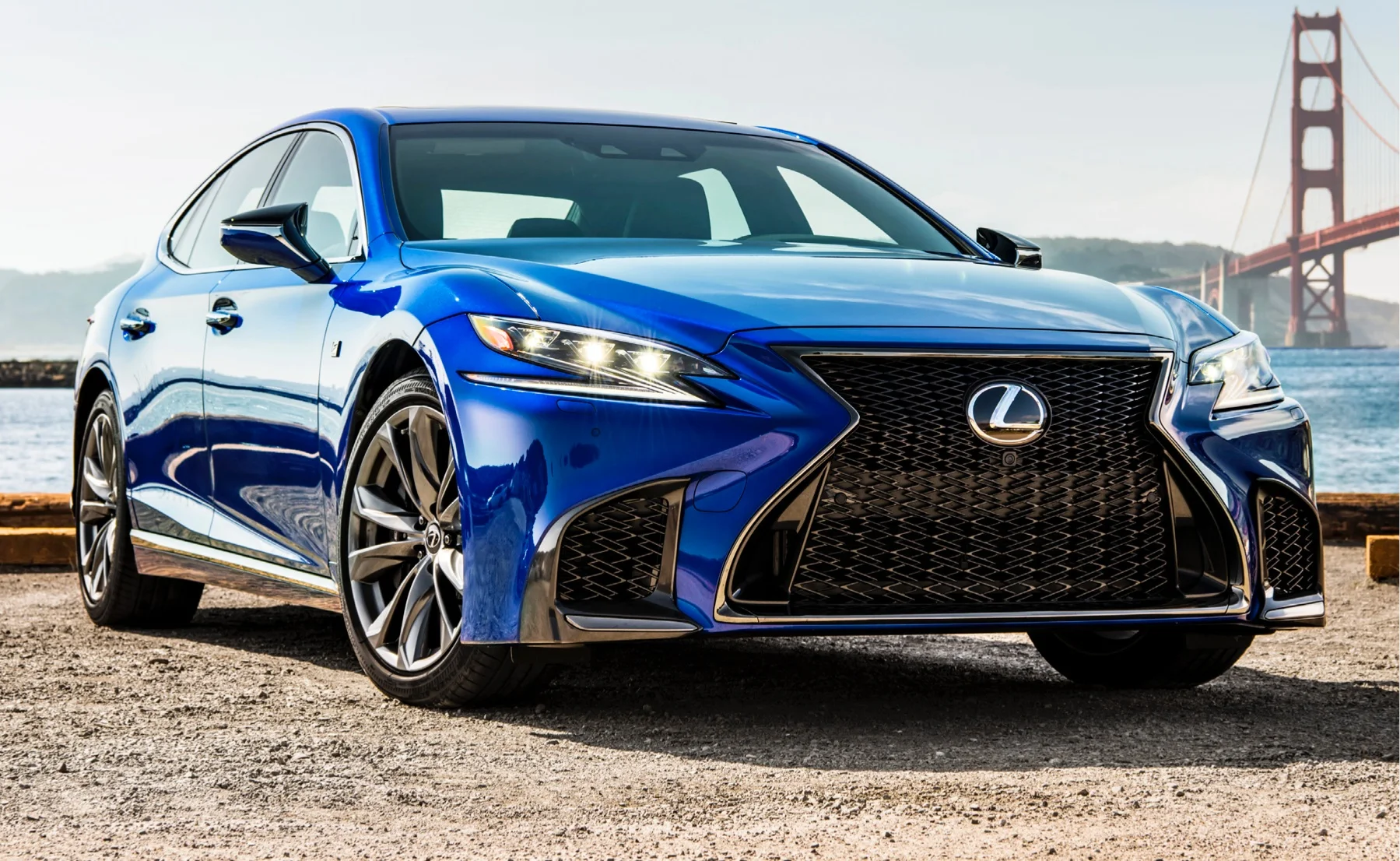 Road &amp; Track: Lexus LS Test Drive