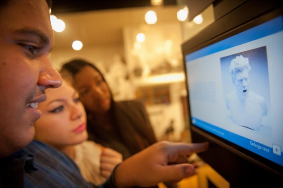 Students use the virtual database at the Metropolitan Museum of Art Source: New York Daily News