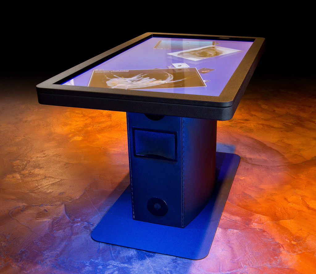 Стол планшет андроид. Сенсорный стол St Diamant 43” Multitouch n - i7. Сенсорный стол Diamant 22 n Multitouch. Интерактивный стол m-Touch mt5510. Интерактивный стол в музее.