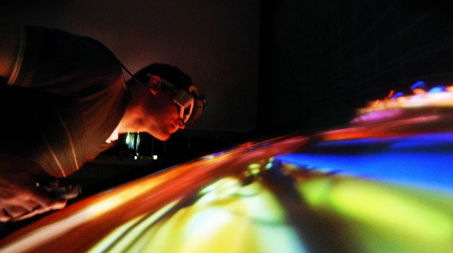 Virtual Reality and Audience Engagement in Museums