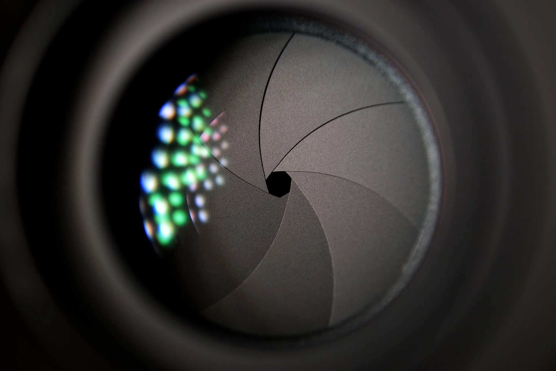 Camera Precision: How ARTMYN Leverages Digitization for Engagement