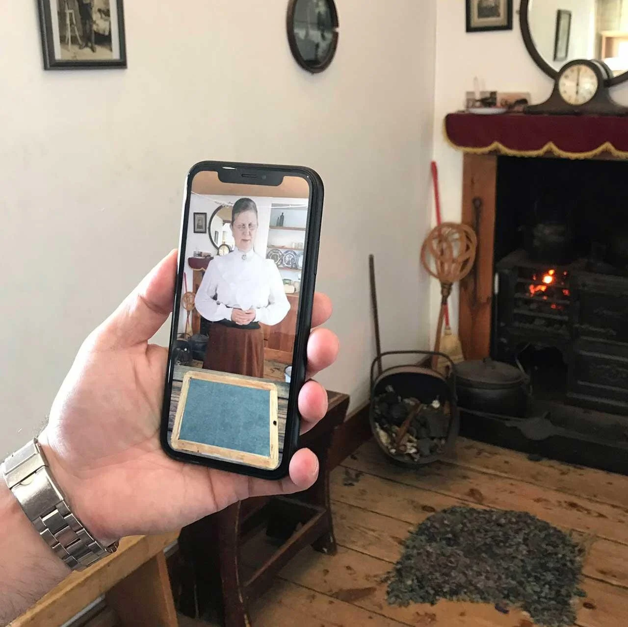 Mobile AR Avatar Chatbots: Exploring the Evolving AI and AR Combination