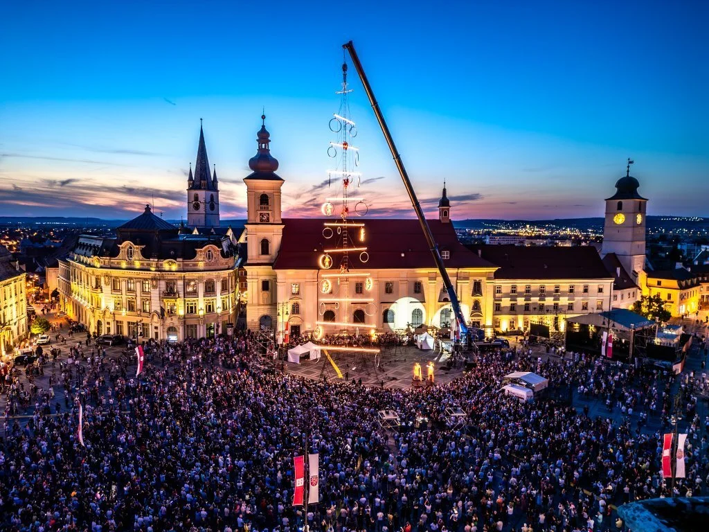 Crowd and outdoor performances at the Sibiu International Theatre Festival, showcasing large-scale public engagement in a contemporary global theatre event.