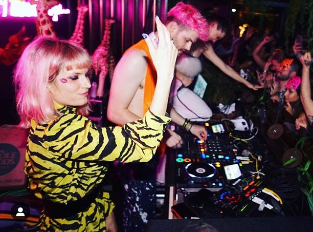 Studies show that the #1 ice breaker during Art Basel 2018 was the glittery lip sticker from Sticker Disco.
&bull;
we ❤️ you @sofitukker and @henri !!
&bull;
#Stickerdisco #artbasel #abmb #miami #artisan #discoball #travel #wellness #miamiarts #local