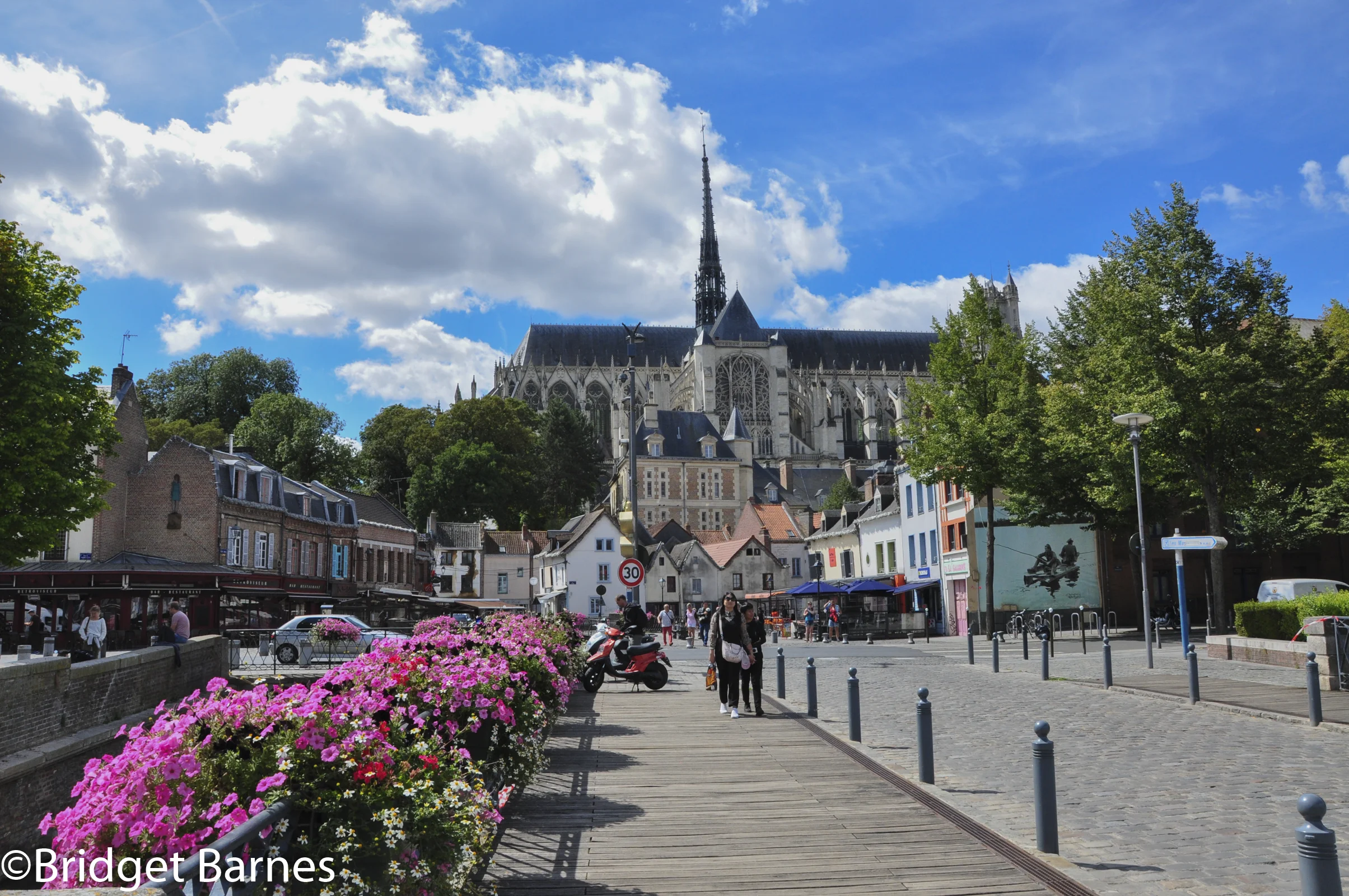 Taking a walk around le Quartier Saint-Leu