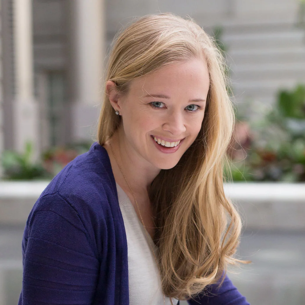 Rachel Thompson brings design thinking expertise to her graphic facilitation practice.