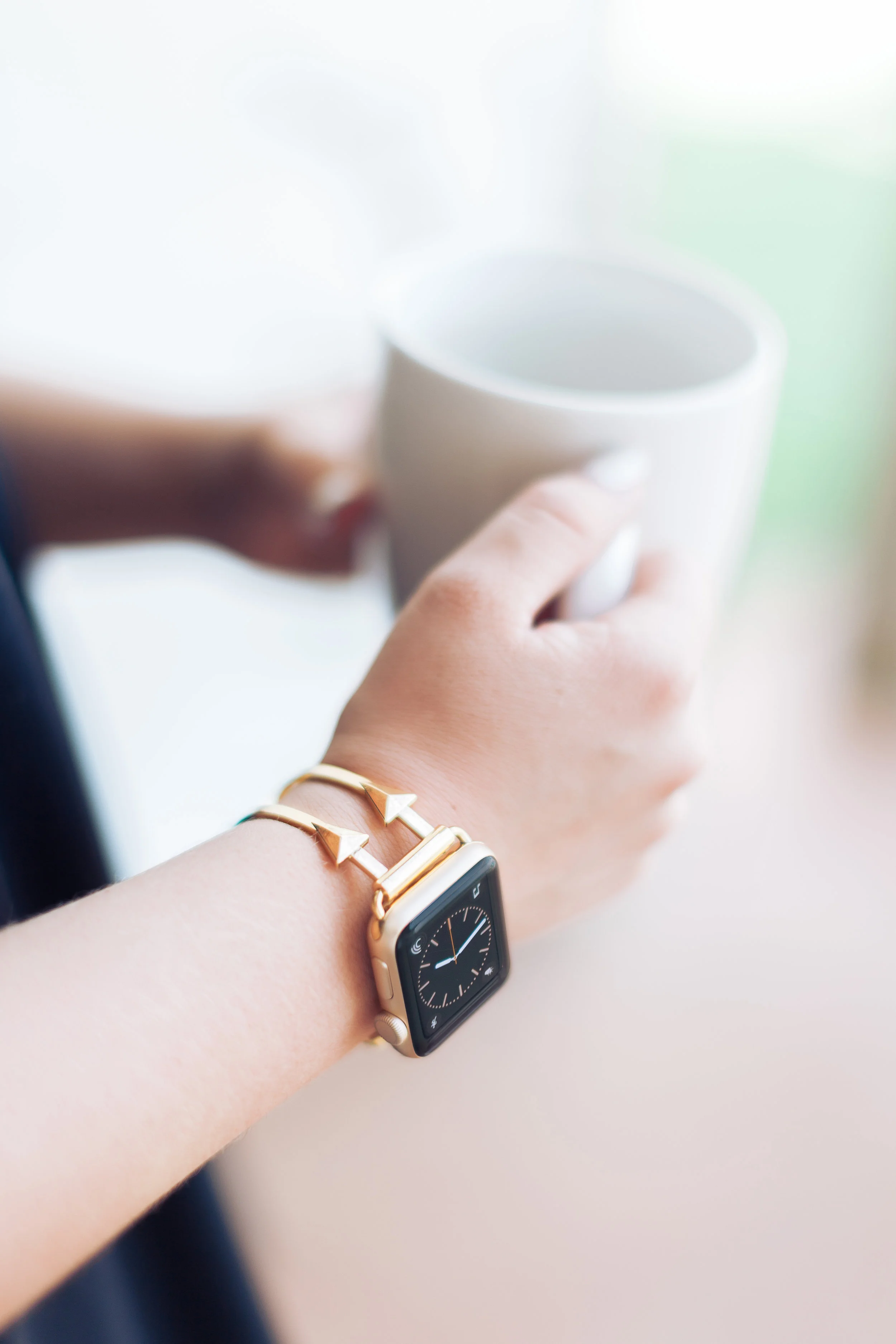 TheUltimateCuff_Artemis-Yellow-Gold-Lifestyle-2.jpg