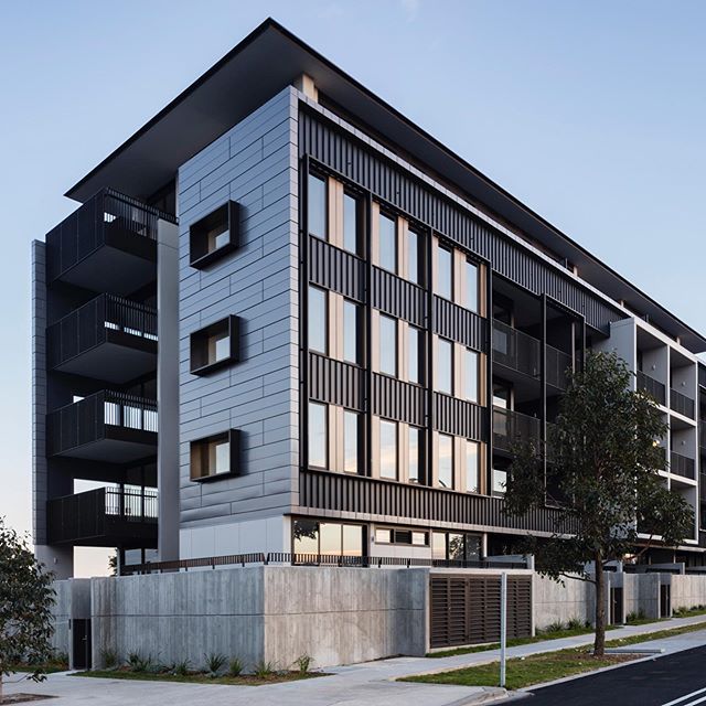 Illume Little Bay NSW. A finished look at the recently completed Illume apartments.
Project features 5000m2 of our PVDF Aluminium range.
Express Panel System &ndash; PVDF 0.8mm Silver Grey Aluminium/ PVDF 0.8mm Golden Bark Aluminium. Cliptray 48 Syst