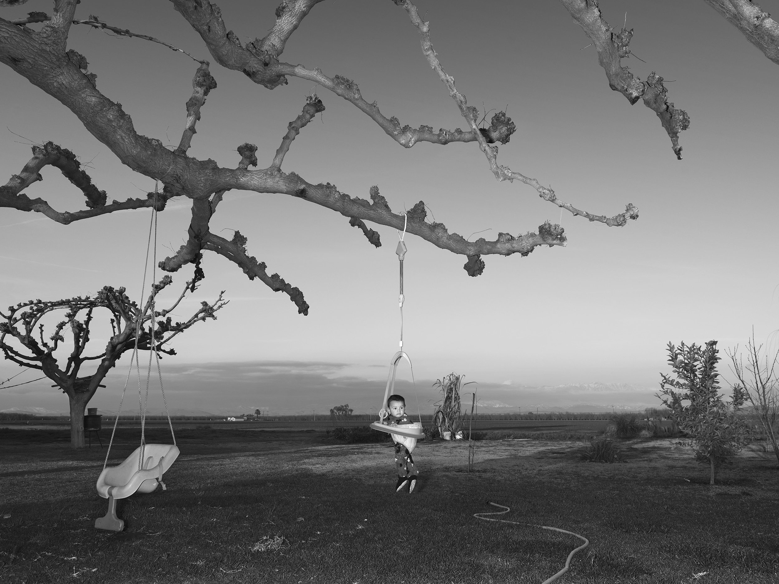 Woodville Farm Labor Camp. San Joaquin Valley, California, Songbook , 2014. Alec travelled around America to highlight America's "individualism and the desire to be united." Read more at Magnum Photos .