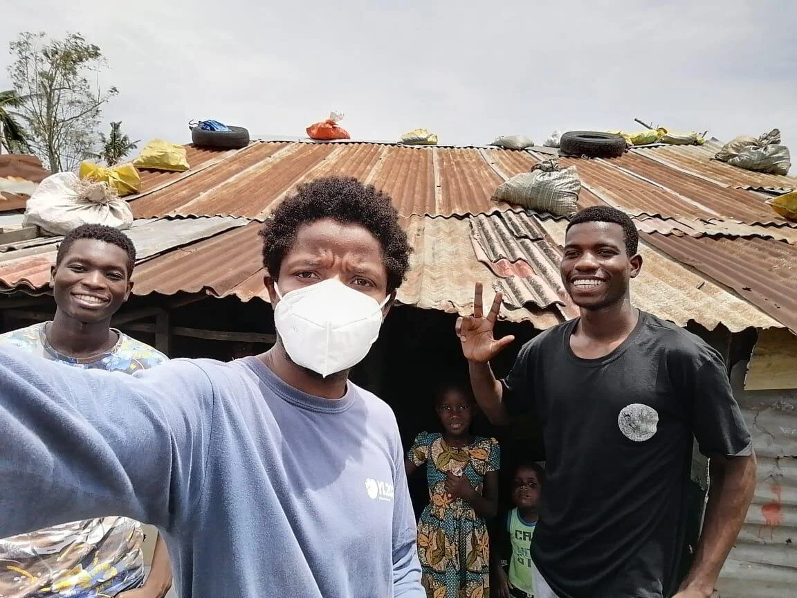 Raising Money to Assist the Victims of Cyclone Eloise.