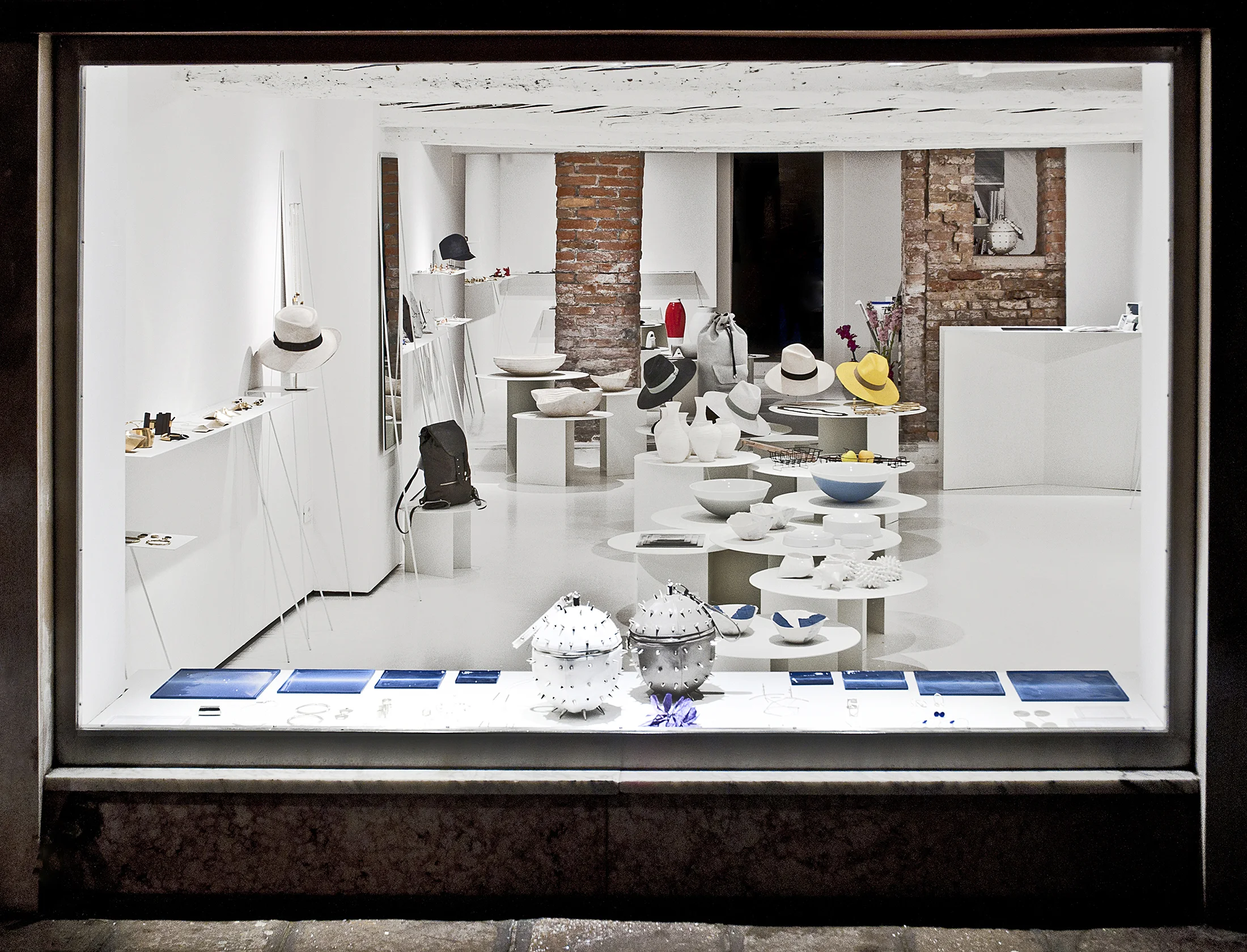 OHMYBLUE Gallery (photo by Claudia Rossini)