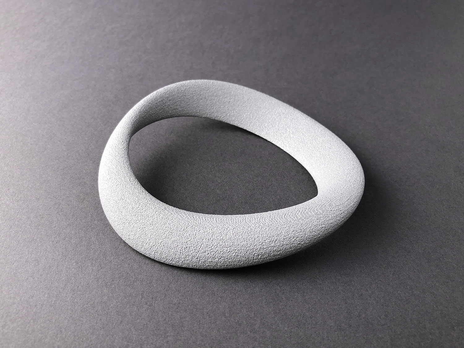 digimorphe_organic_bracelet_2_2562_bw.jpg
