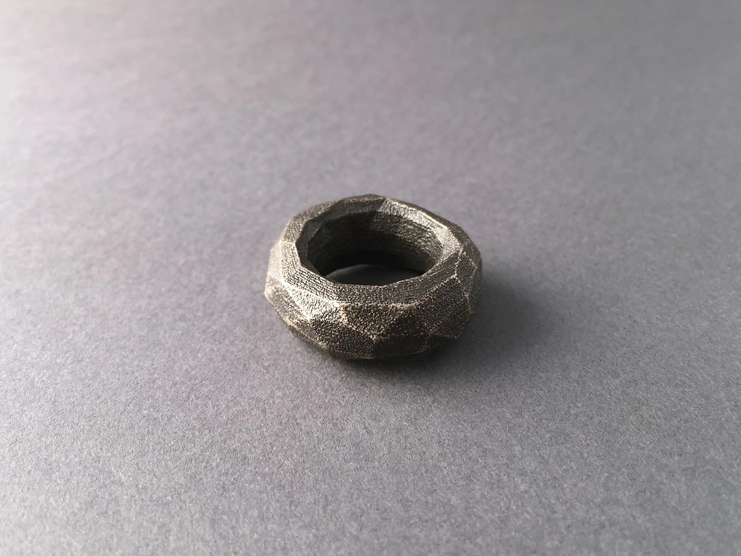 digimorphe_faceted_ring_1_9896_bw.jpg