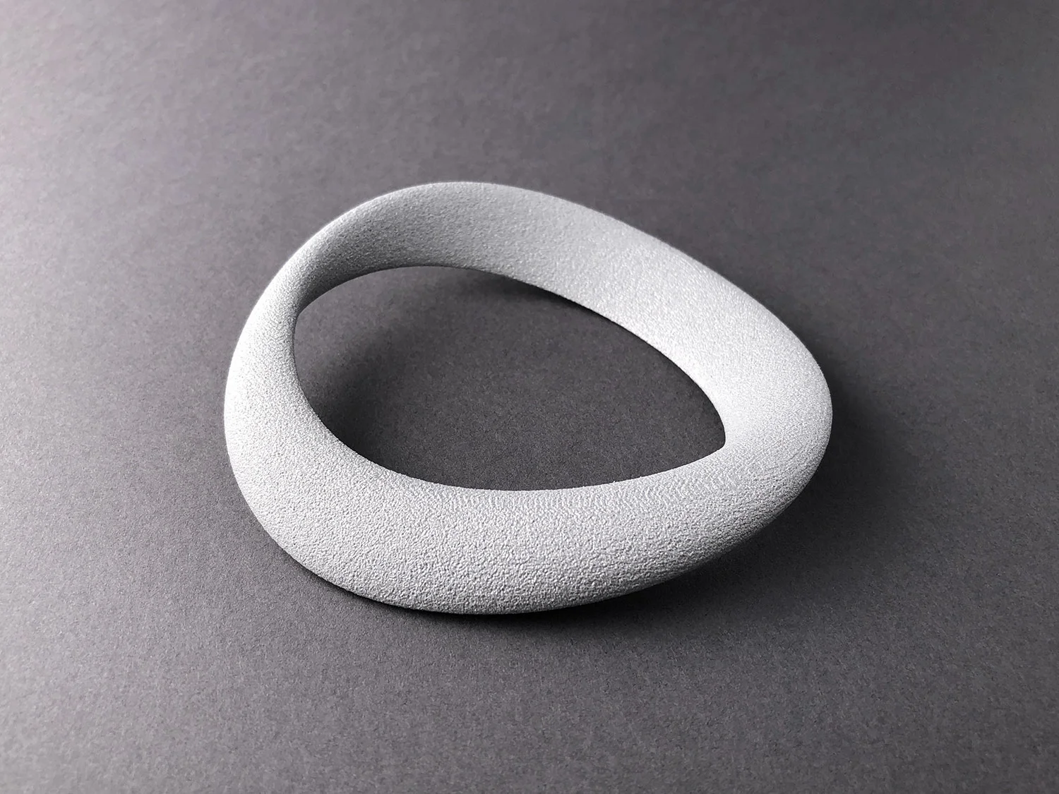digimorphe_organic_bracelet_2_2562_bw.jpg