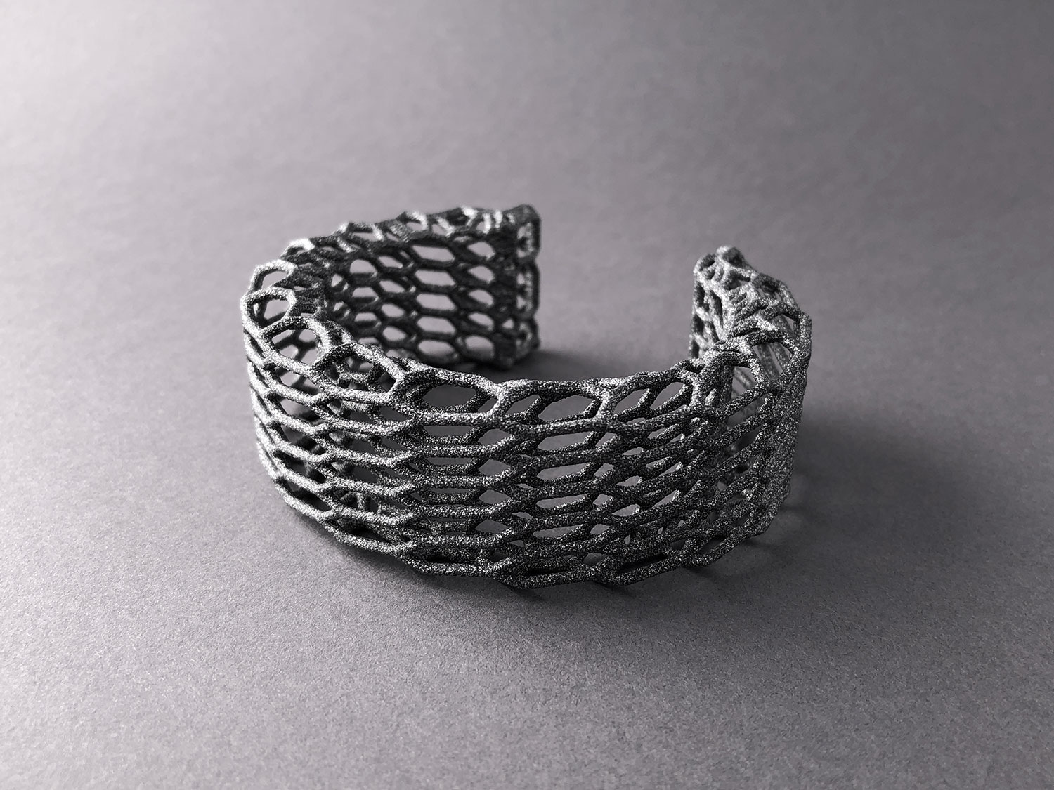 digimorphe_wireframe_bracelet_3_2492_bw.jpg