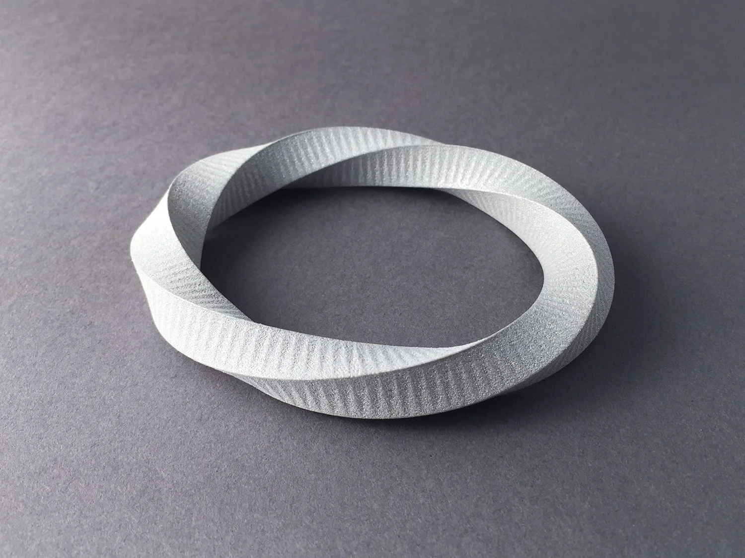digimorphe_twisted_bracelet_3_9370_bw.jpg