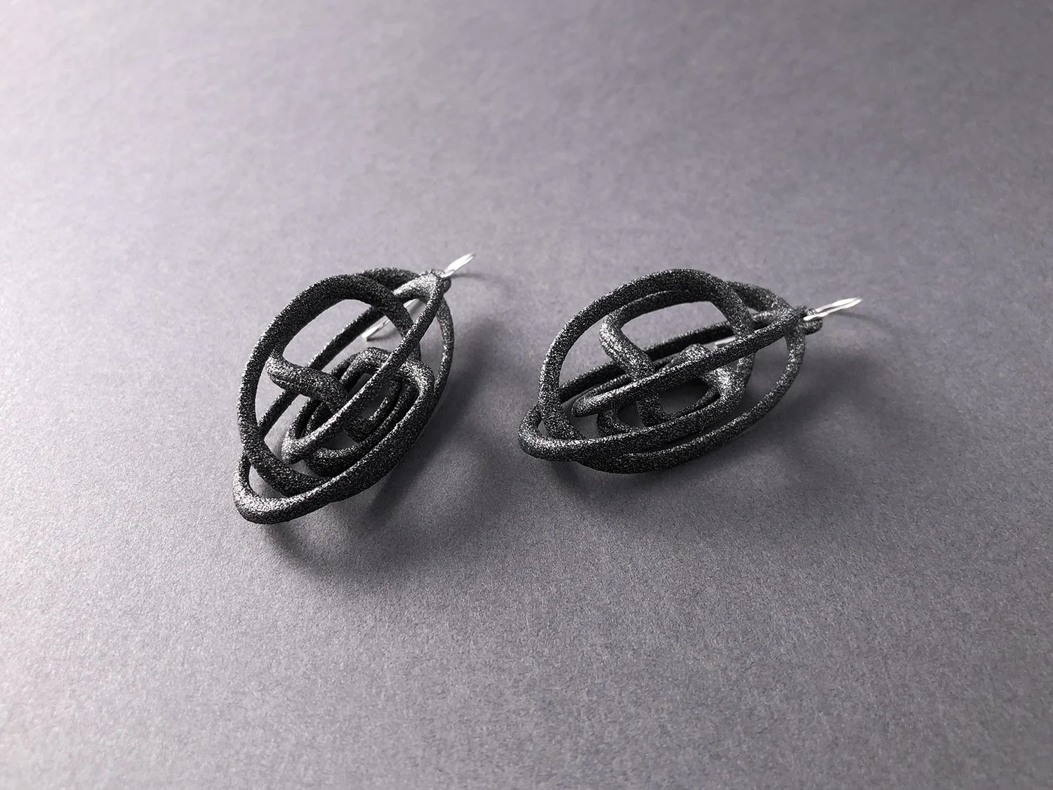 digimorphe_knot_earrings_2_8604_bw.jpg