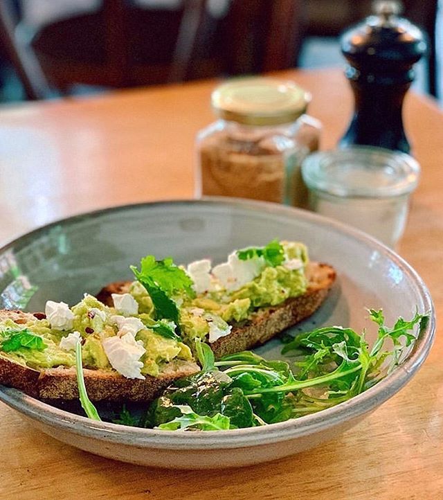 Smashed avo on toast for any time of the day 🥑

via @hungreats

#cookandarchies