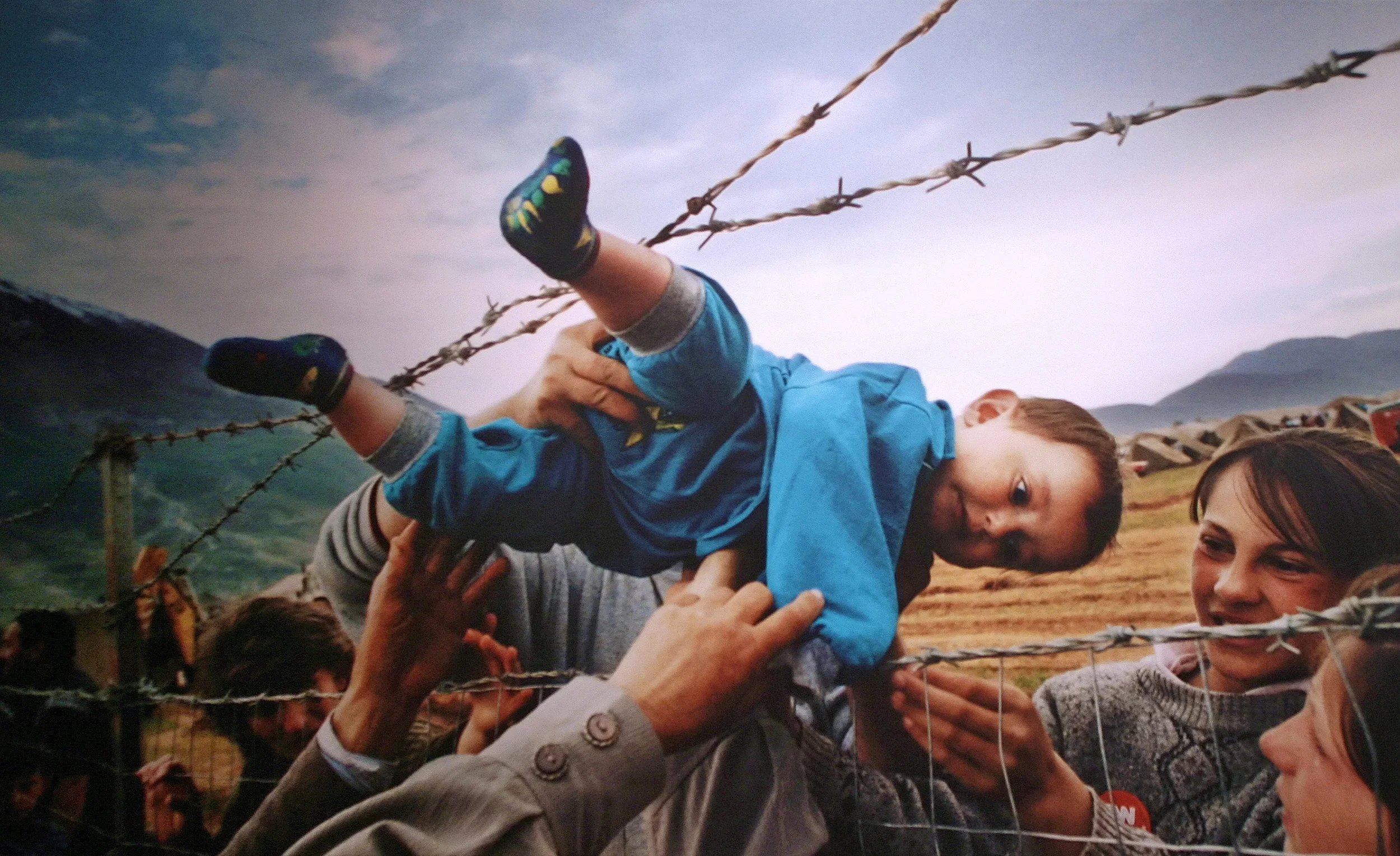Albanians trying to cross from Kosovo into Macedonia and Albania in 2000. This photograph, by Carol Guzy, Lucian Perkins and Michael Williamson won a Pulitzer Prize.