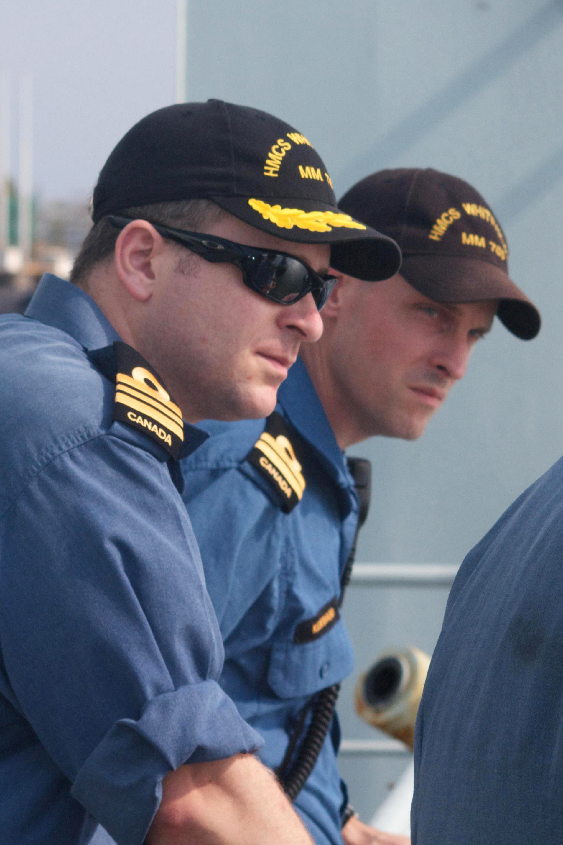 LCdr Christopher Rochon (left) oversees the line handling during an alongside, with the ship’s XO, Lt Lucas Kenward, at Puerto Quetzal, Guatemala, on March 16, 2015. (MS. William Dennis, DND)