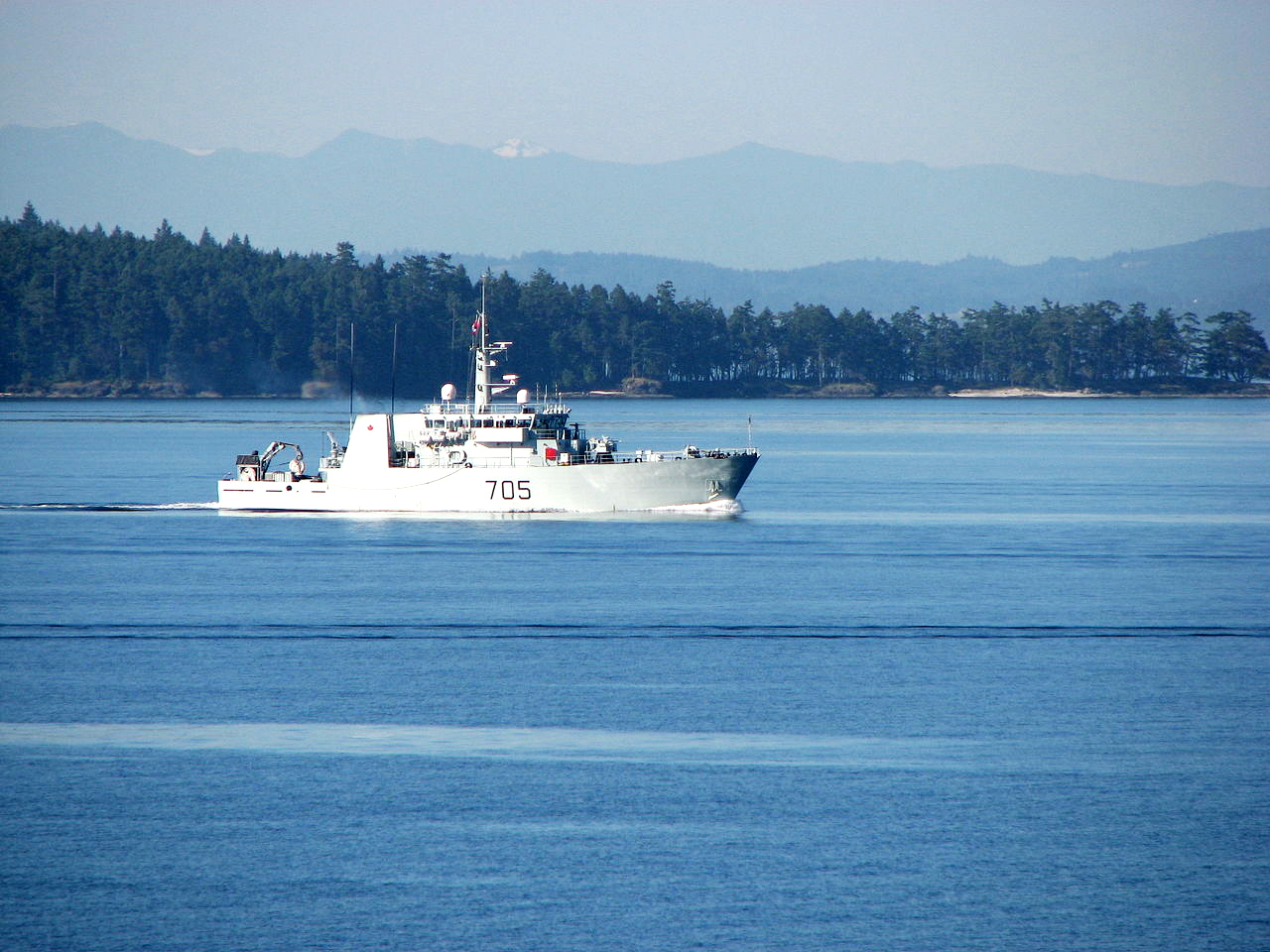 HMCS Whitehorse in home waters off the coast of Victoria, BC. The ship is based out of CFB Esqimalt. (Wikipedia)