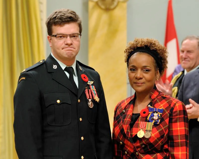Captain Simon Mailloux received the Sacrifice Medal from then-Governor General Michaëlle Jean at Rideau Hall on November 9, 2009, shortly before redeploying to Afghanistan. Following his injury, Mailloux was posted as an aide-de-camp to Her Excellency. (Sgt Serge Gouin, Rideau Hall)