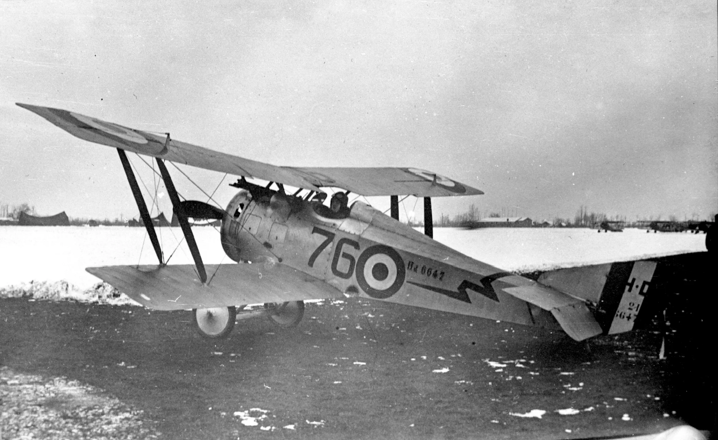 A Hanriot HD.1 of the 76a Squadriglia flown by Tenente Mario Fucini in January 1918. Fucini claimed 11 victories during the war, of which seven were confirmed. (ROBERTO GENTILLI)