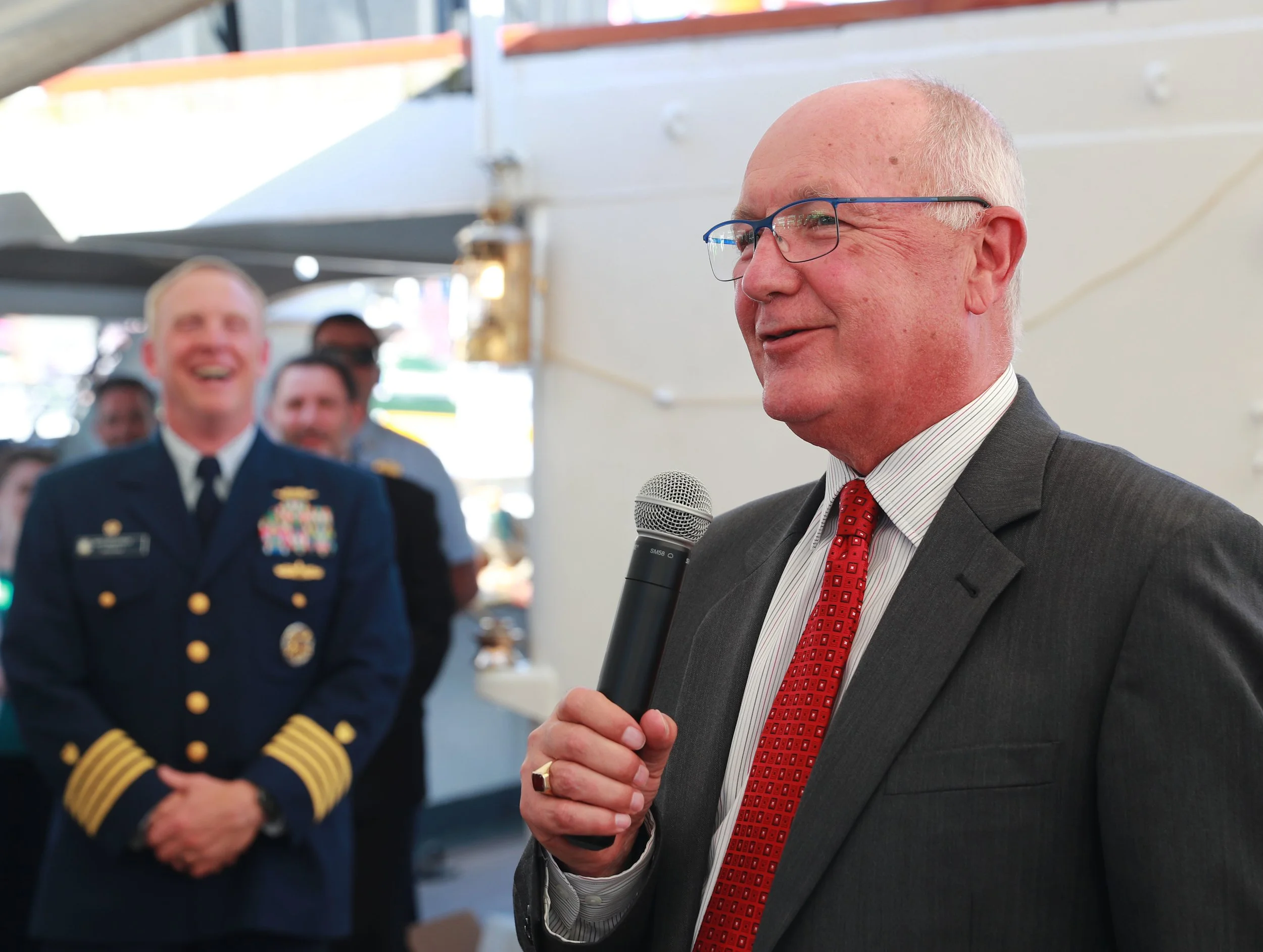 ‘Throw the bum out’ -Canadians rally against U.S. Ambassador Hoekstra