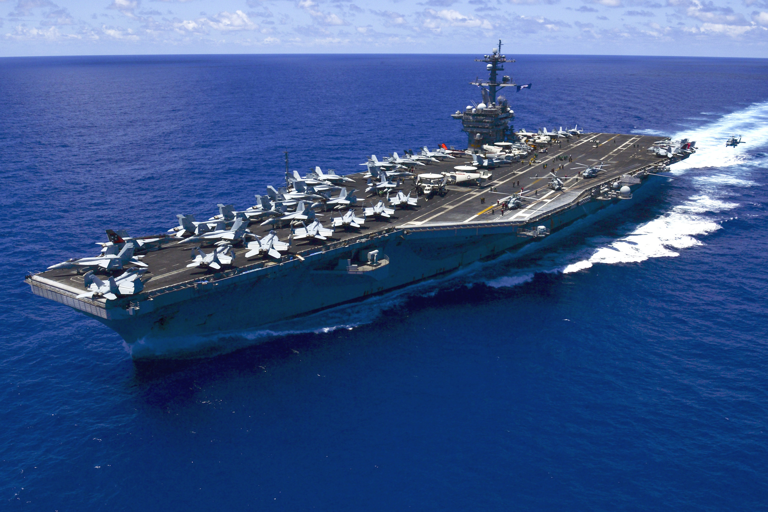 USS_Carl_Vinson_(CVN-70)_.JPG