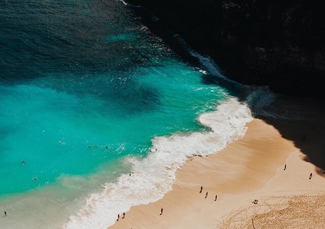 All bookings made through the end of June are 10% off! Here&rsquo;s an unrelated photo shot on a telephoto lens overlooking a cliff in Indonesia. The waves here were about 7 feet on the shore that day although you can&rsquo;t tell from this Ariel vie