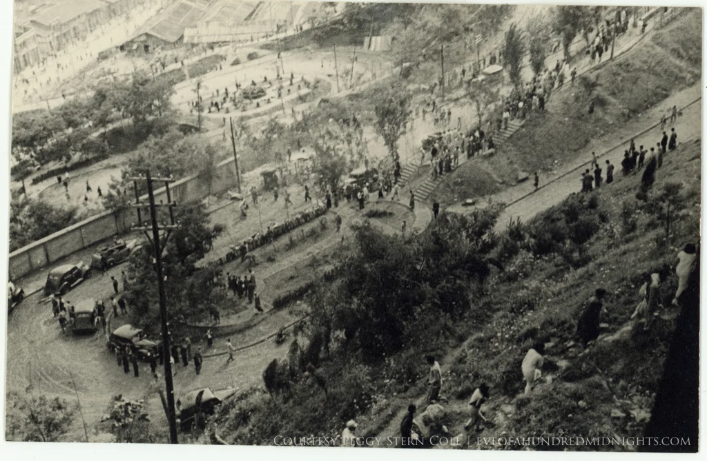 Crowds on Curvy Chungking Street and paths.jpg