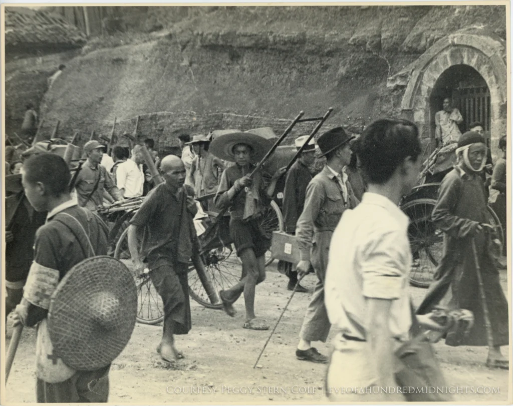 Crowd with rickshaw puller in Chungking street.jpg