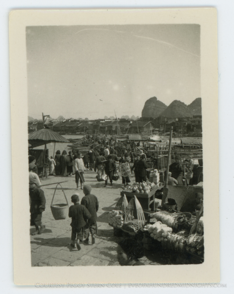 Guelin Port Crowd and Market Scene.jpg