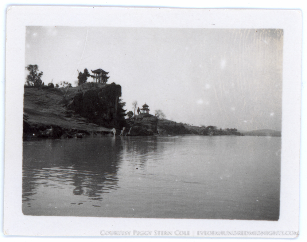 Pagodas on Cliffs above river.jpg