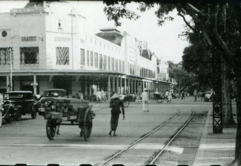 Street scene in front of grands magasins reunis hanoi.jpg