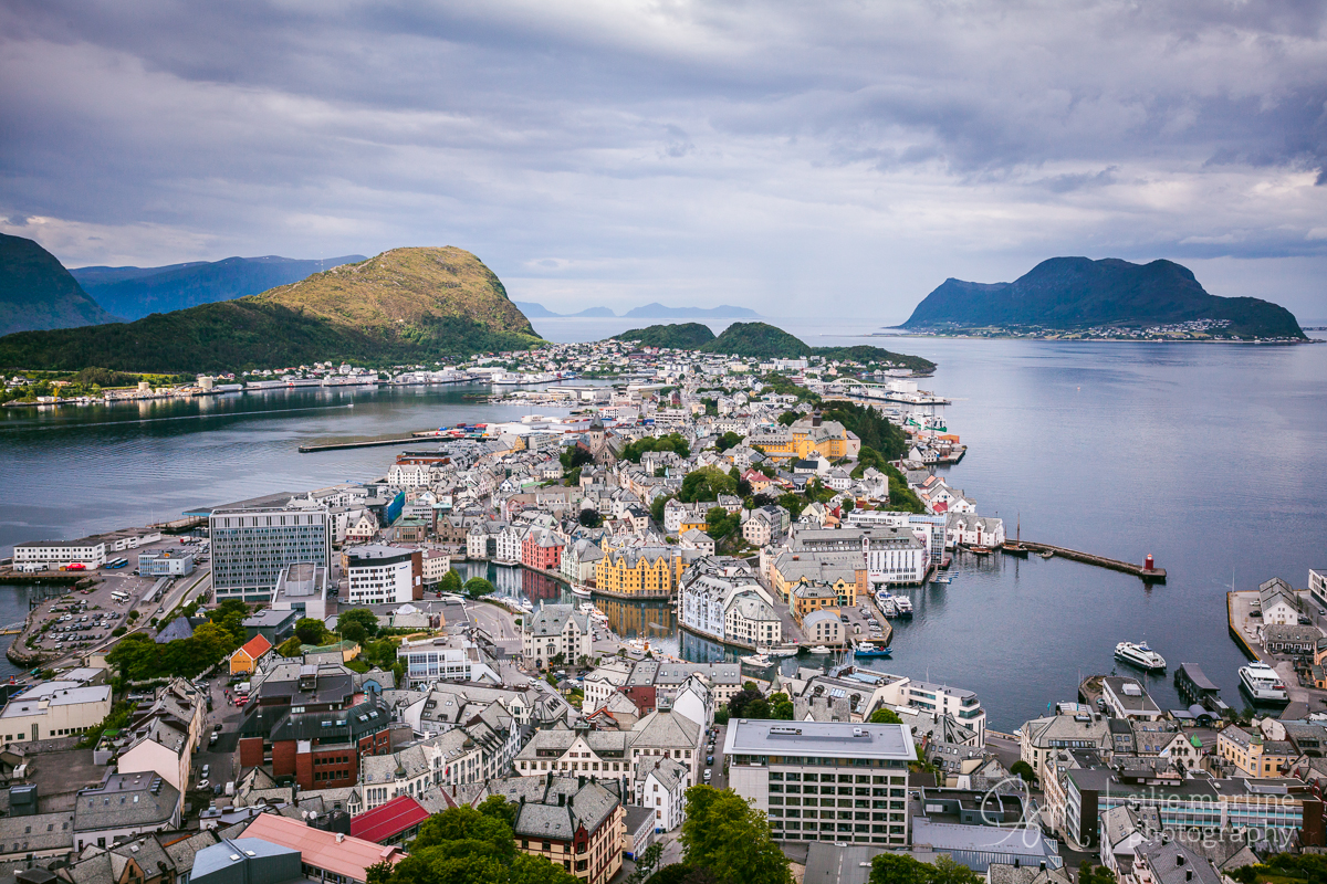 Ålesund and surrounding islands.