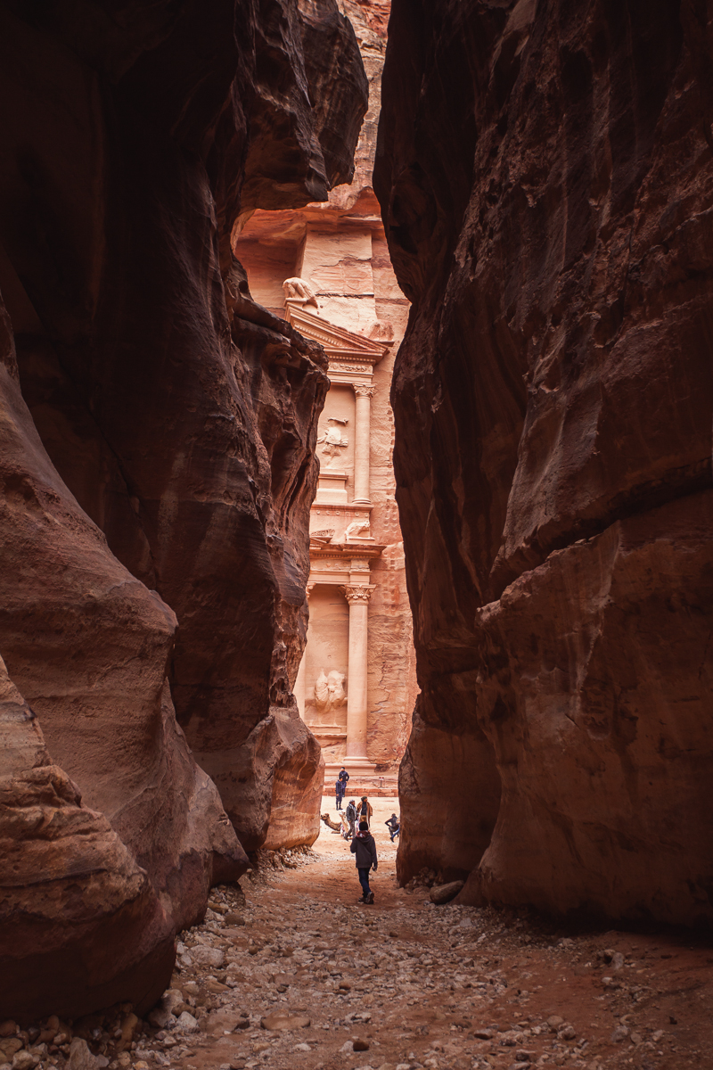  After passing through the 1,2 km long gorge, al-Sīq, you come to Al Khazneh (the Treasury) as you enter the ancient city of Petra. 